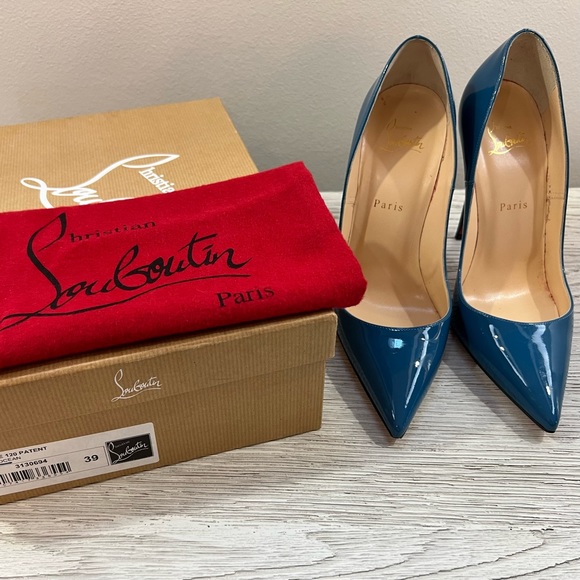 Christian Louboutin “So Kate” - Picture 2 of 4